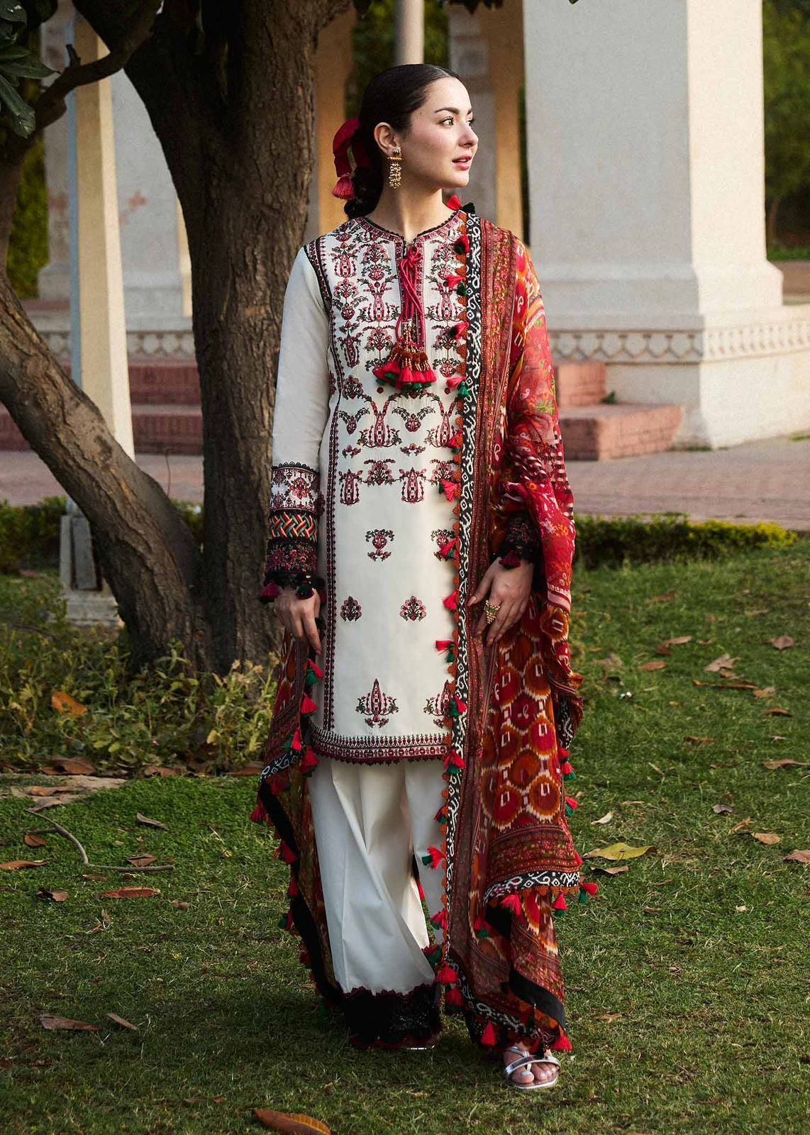 QALAMQAR LUXURY HEAVY EMBROIDERED DHANAK WOOL 3 PIECE BIK 5042